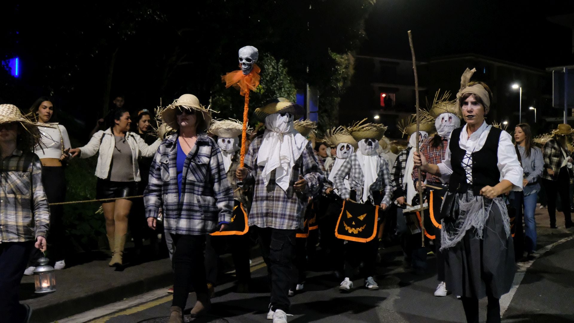 200 personas toman las calles de Urnieta