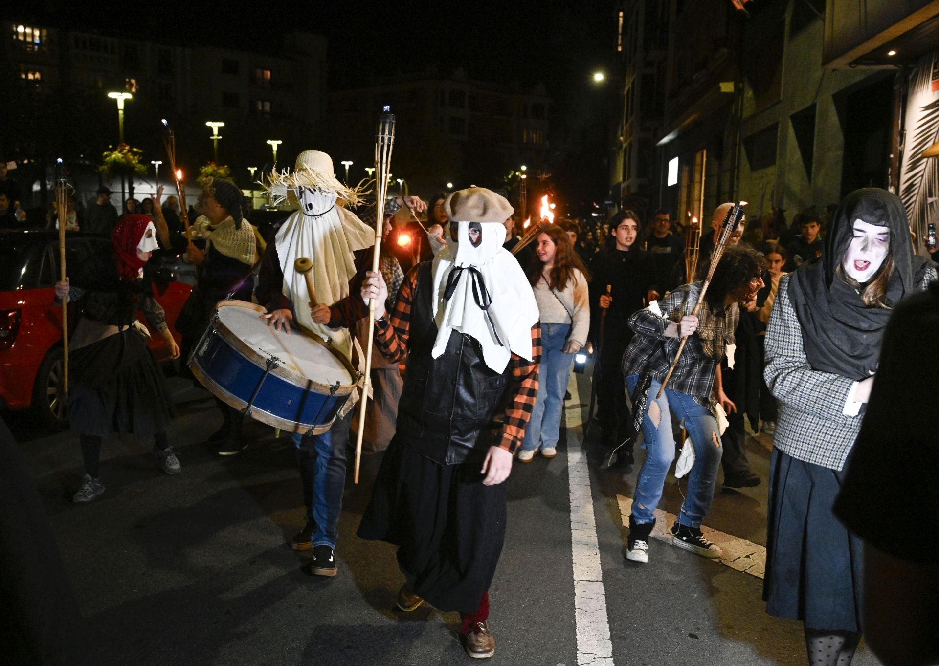 Makilak, kandelak eta mozorroak Tolosan