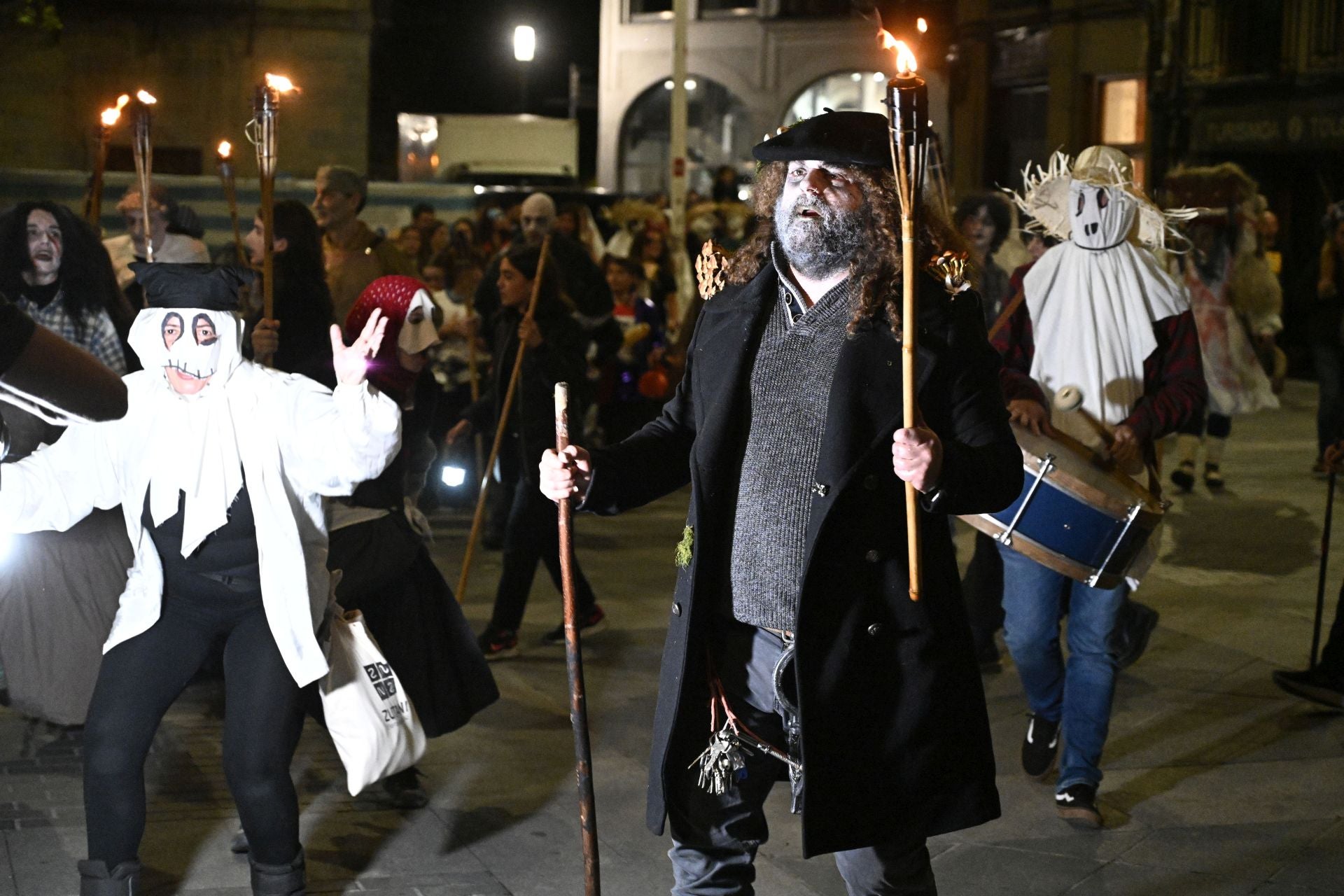 Makilak, kandelak eta mozorroak Tolosan