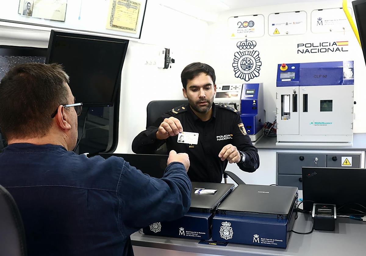 Una prueba piloto posibilitará tramitar el DNI y el pasaporte en una unidad móvil en Arrasate el 18 de noviembre