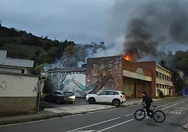 Pabellón que ha ardido esta tarde en Tolosa.