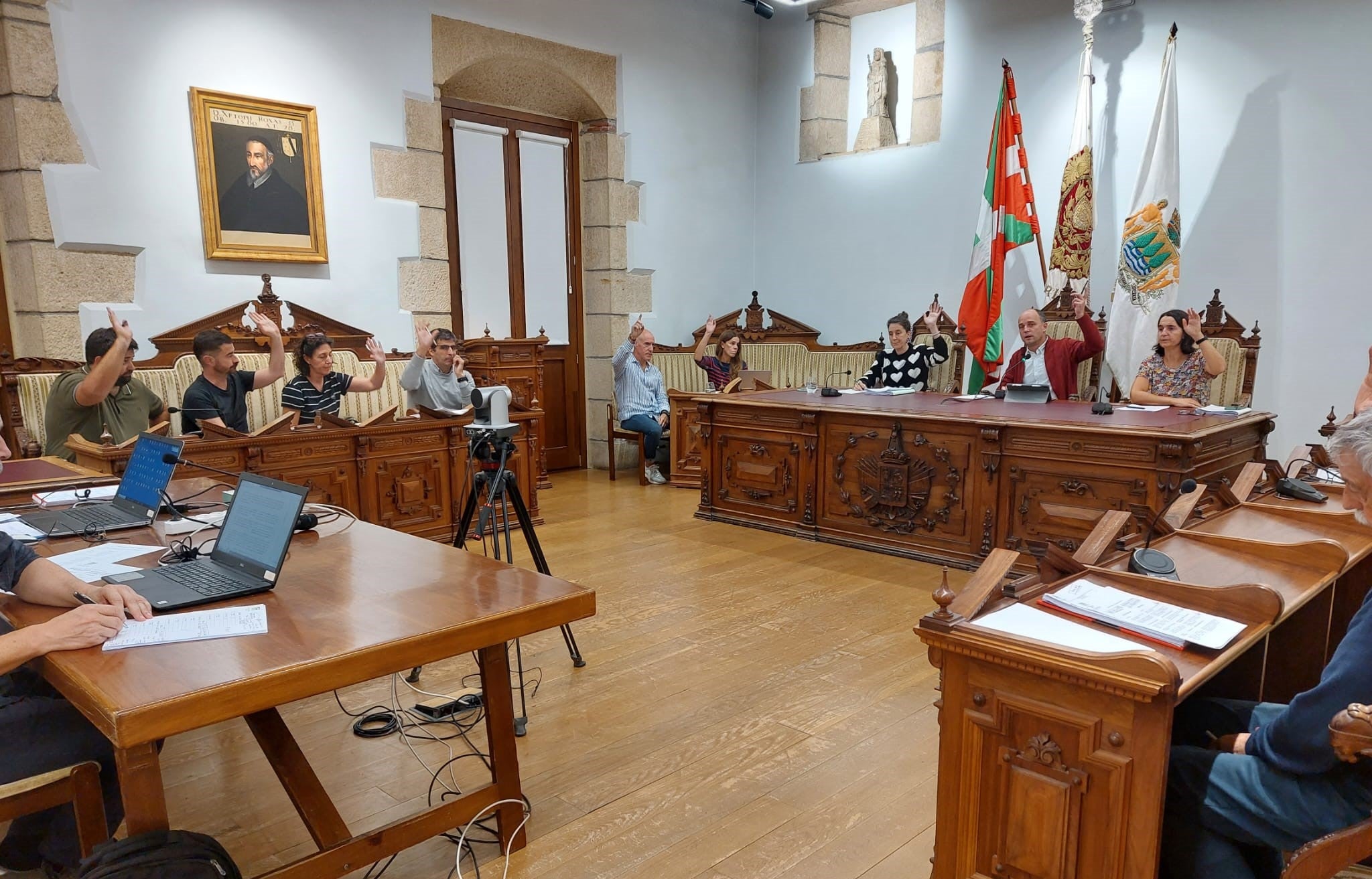 Todos los partidos votaron a favor de la adjudicación del contrato del autobús urbano.