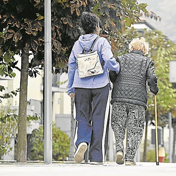 60.000 familias vascas sufren problemas para atender a personas mayores