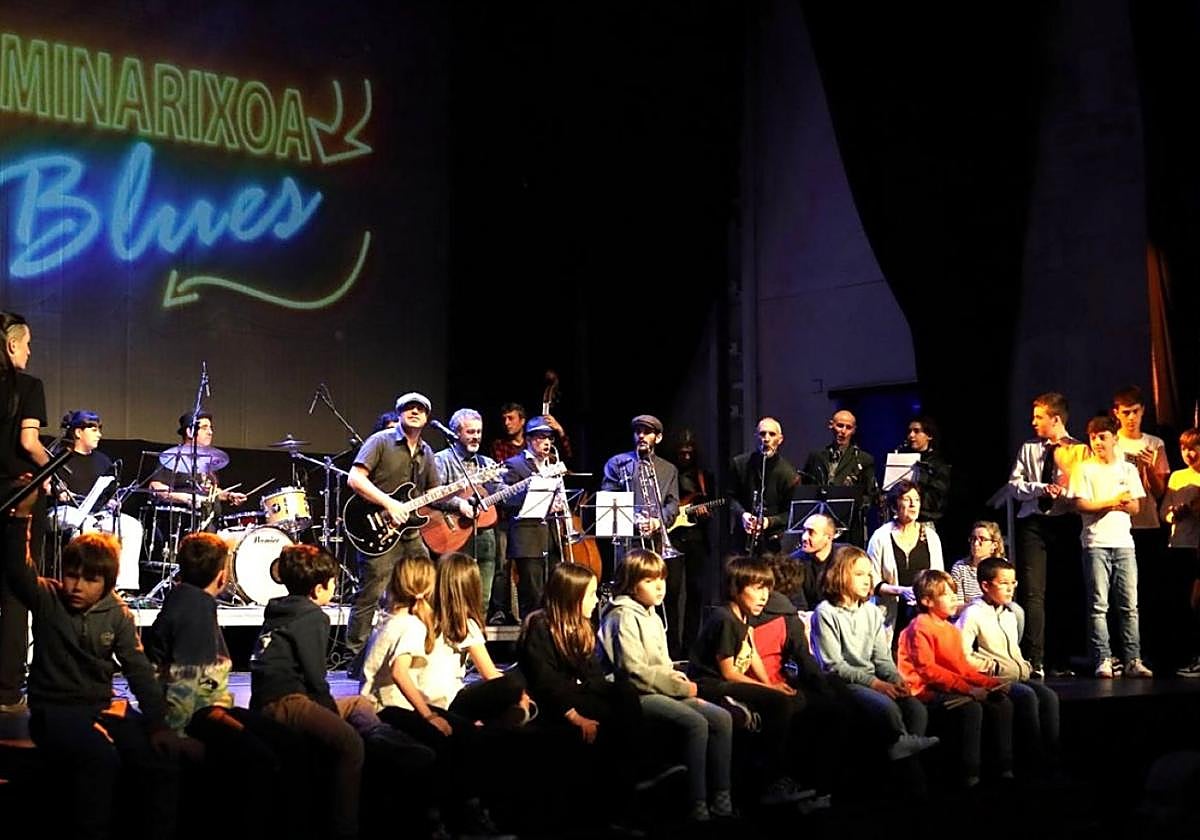 Grupo de participantes en el primer concierto didáctico.