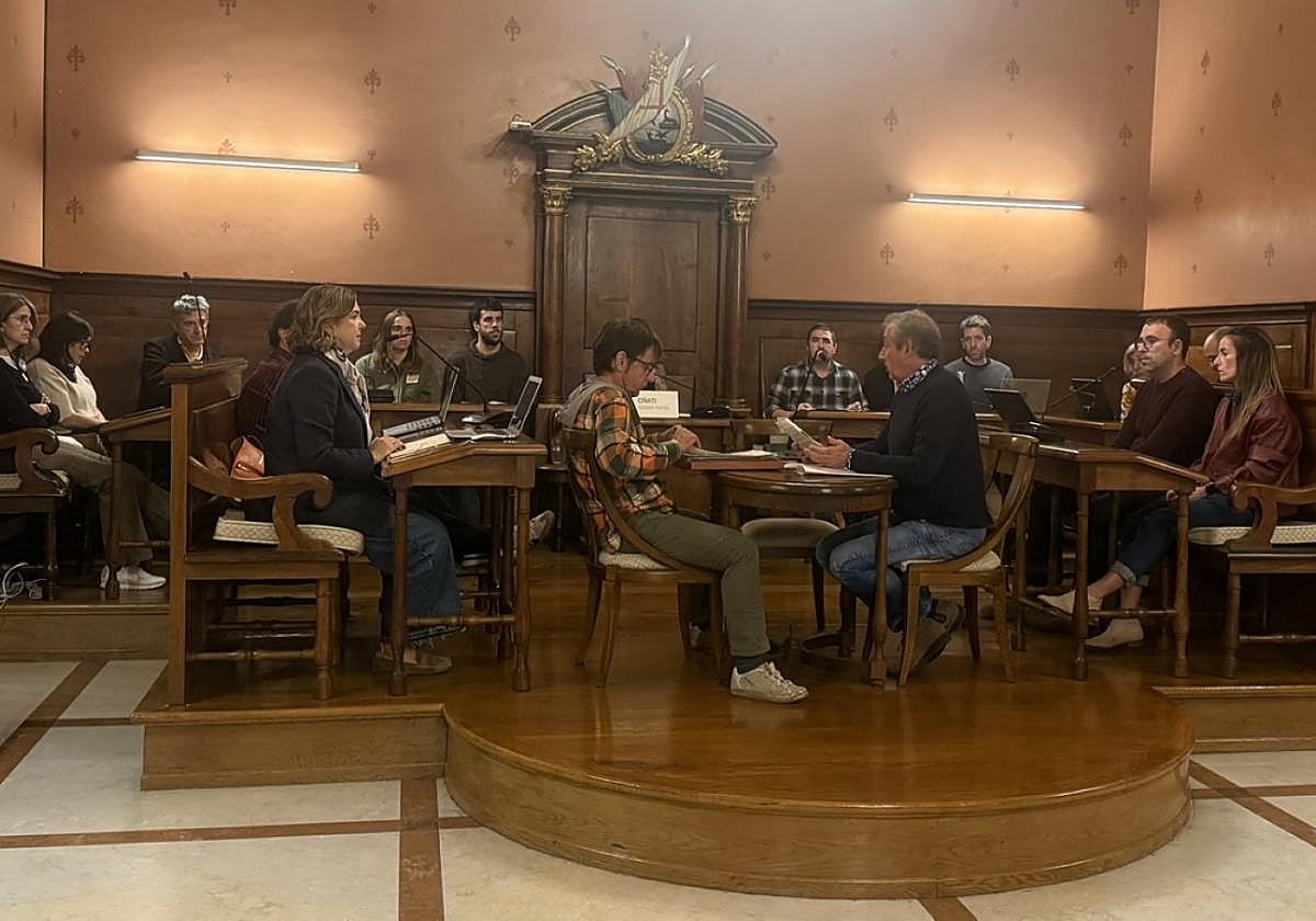 Ediles de EH BIldu y PNV en la sesión plenaria del jueves.