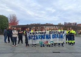 Los trabajadores se movilizaron este viernes frente al ayuntamiento.