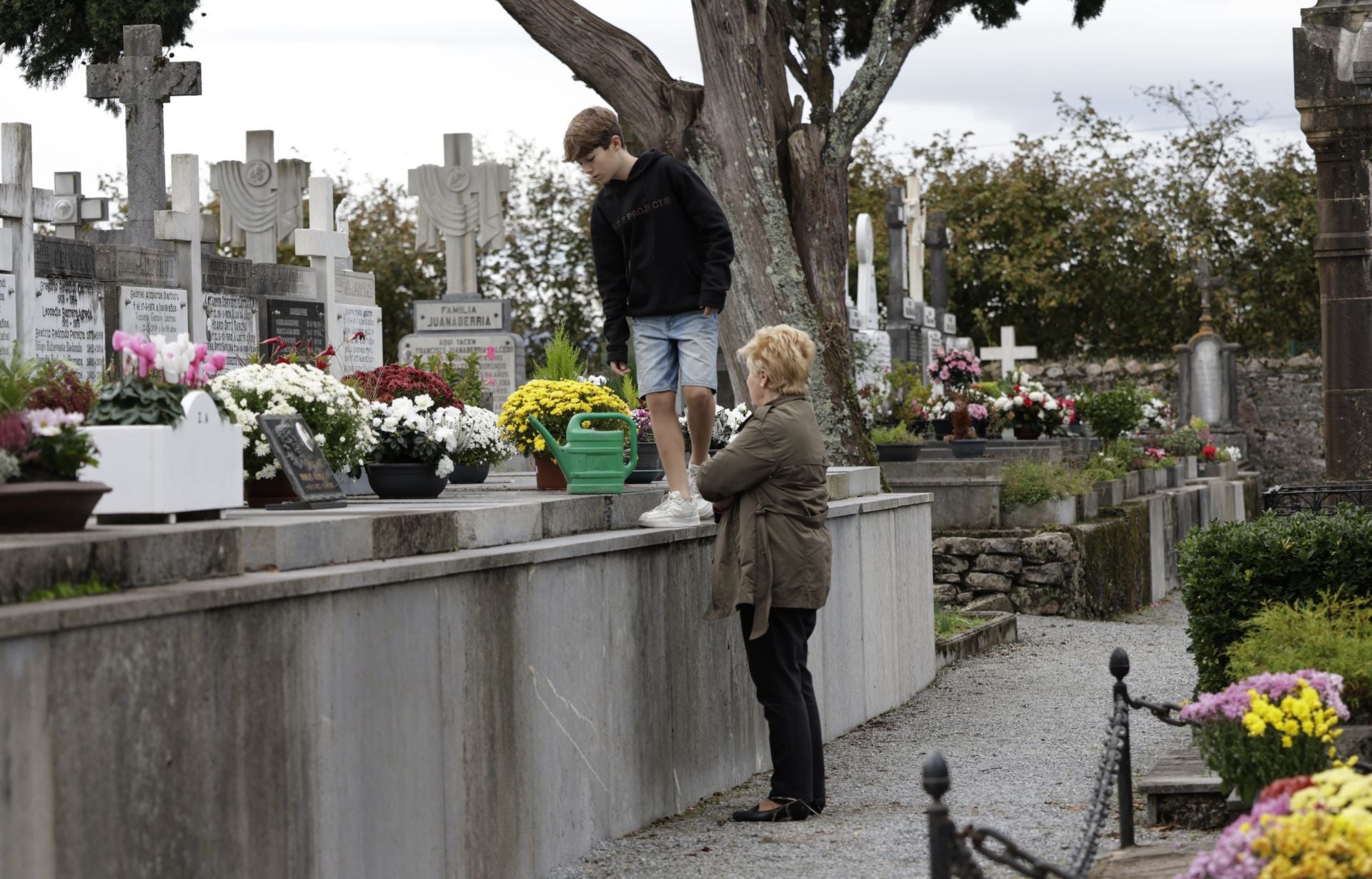 Los guipuzcoanos se acercan a los cementerios