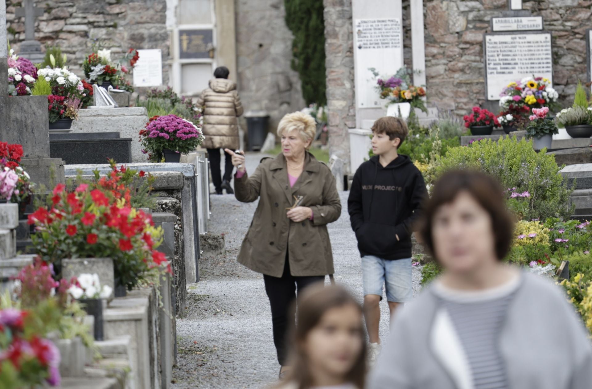 Los guipuzcoanos se acercan a los cementerios