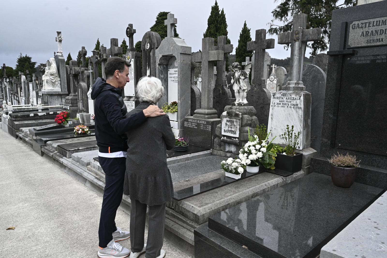 Los guipuzcoanos se acercan a los cementerios