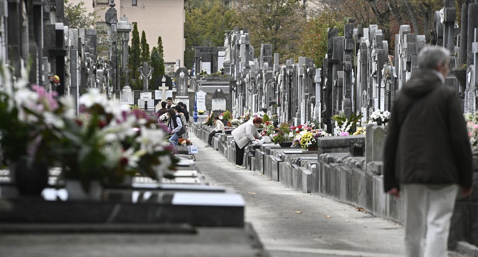 Los guipuzcoanos se acercan a los cementerios