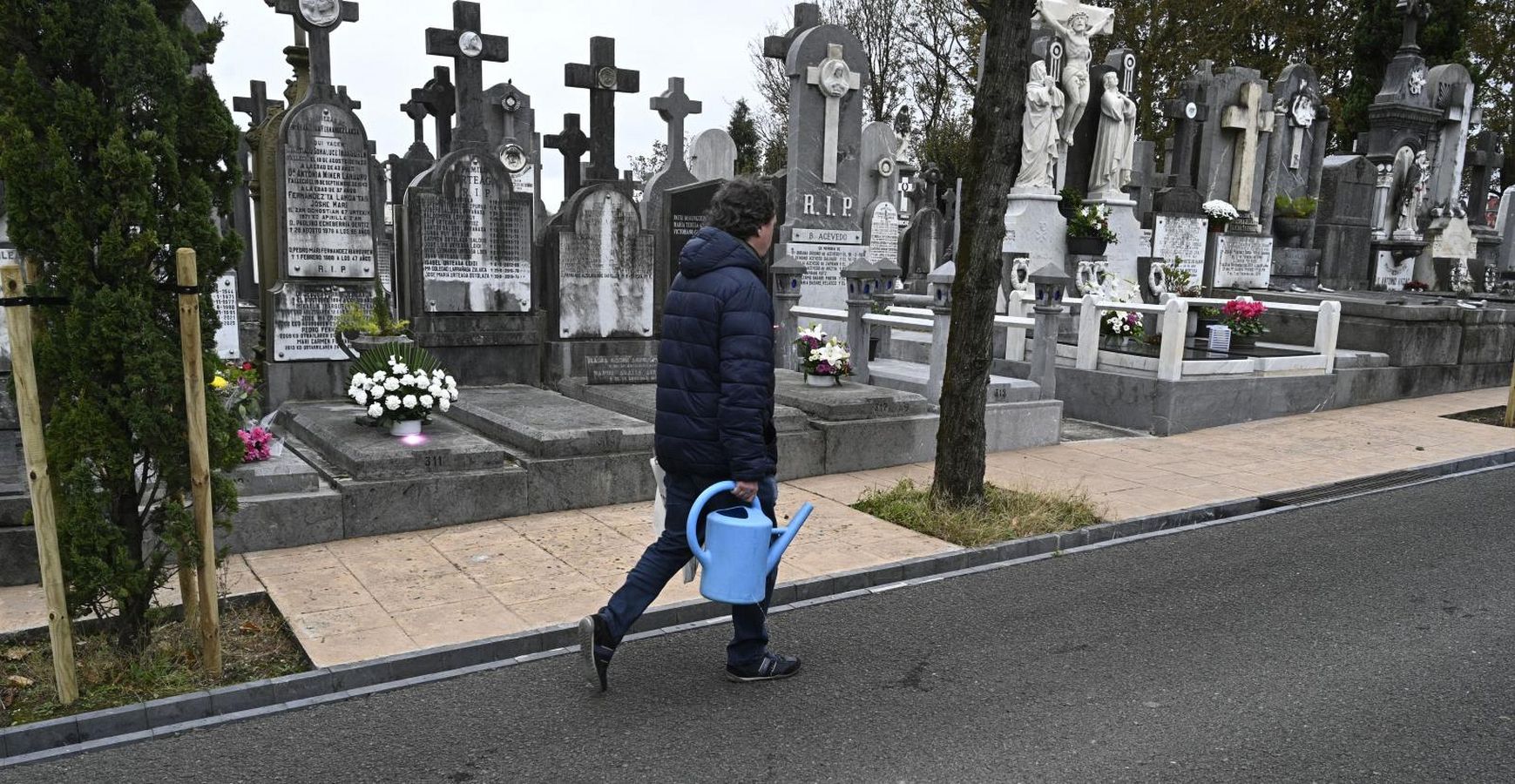 Los guipuzcoanos se acercan a los cementerios