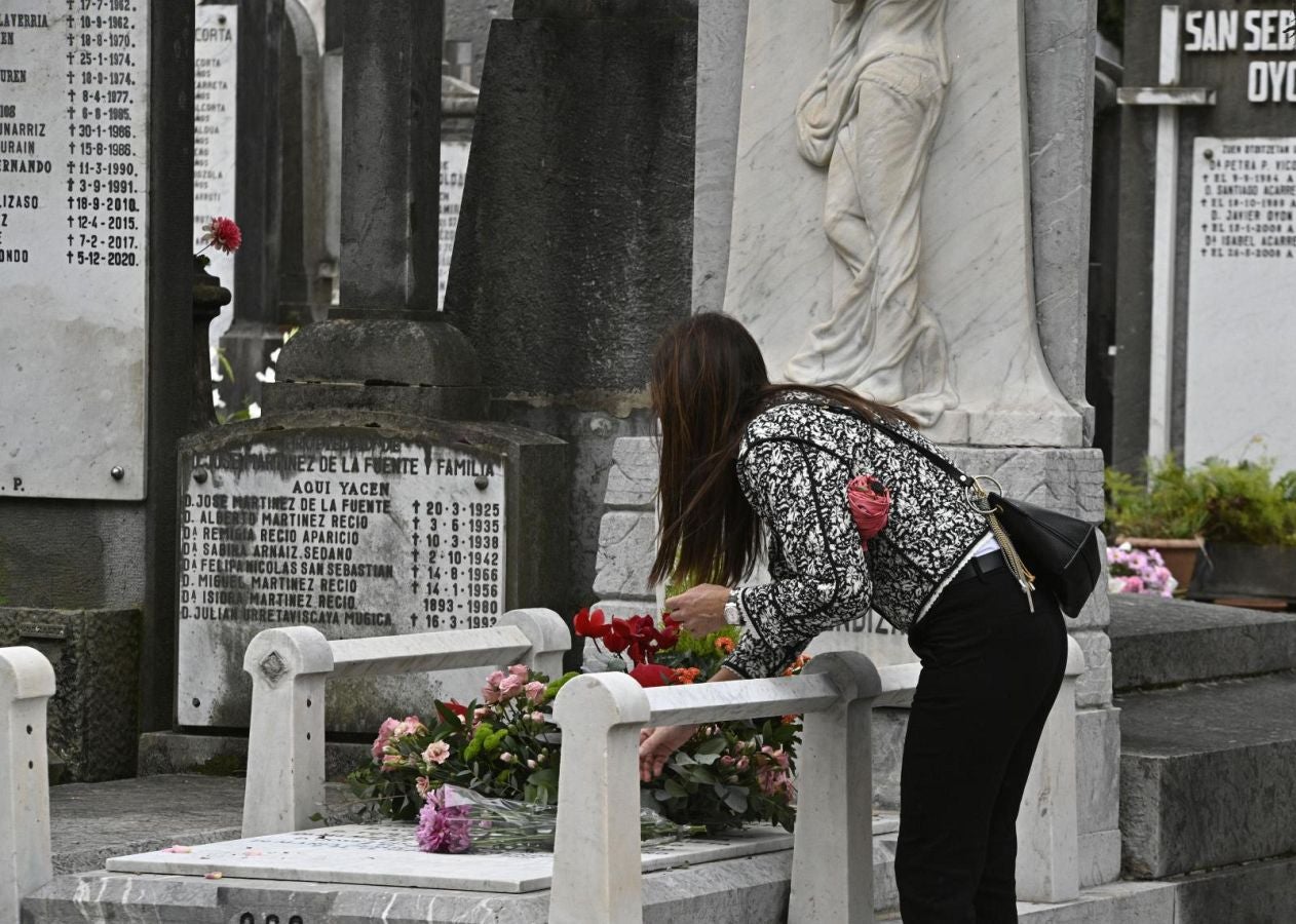Los guipuzcoanos se acercan a los cementerios