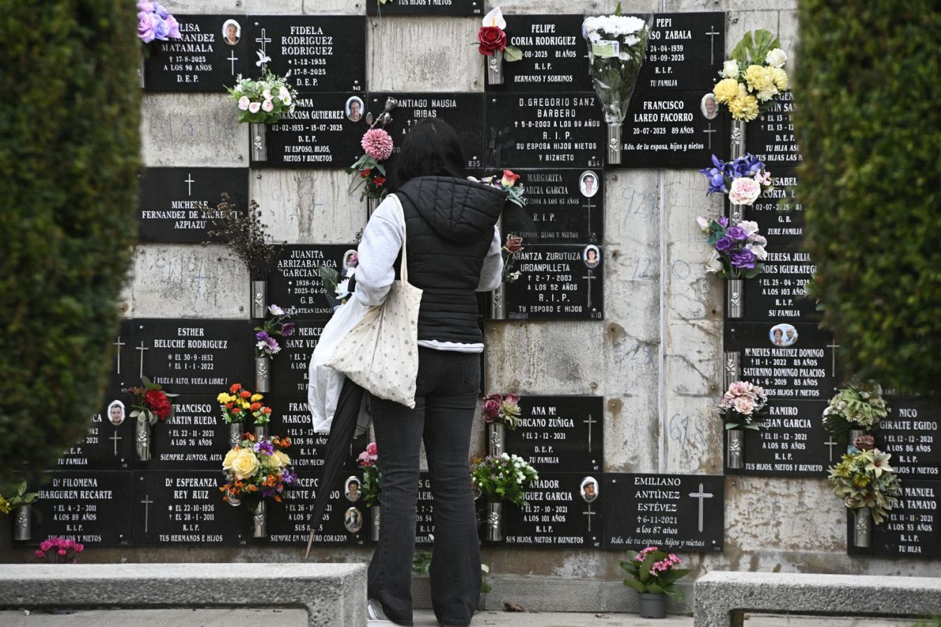 Los guipuzcoanos se acercan a los cementerios
