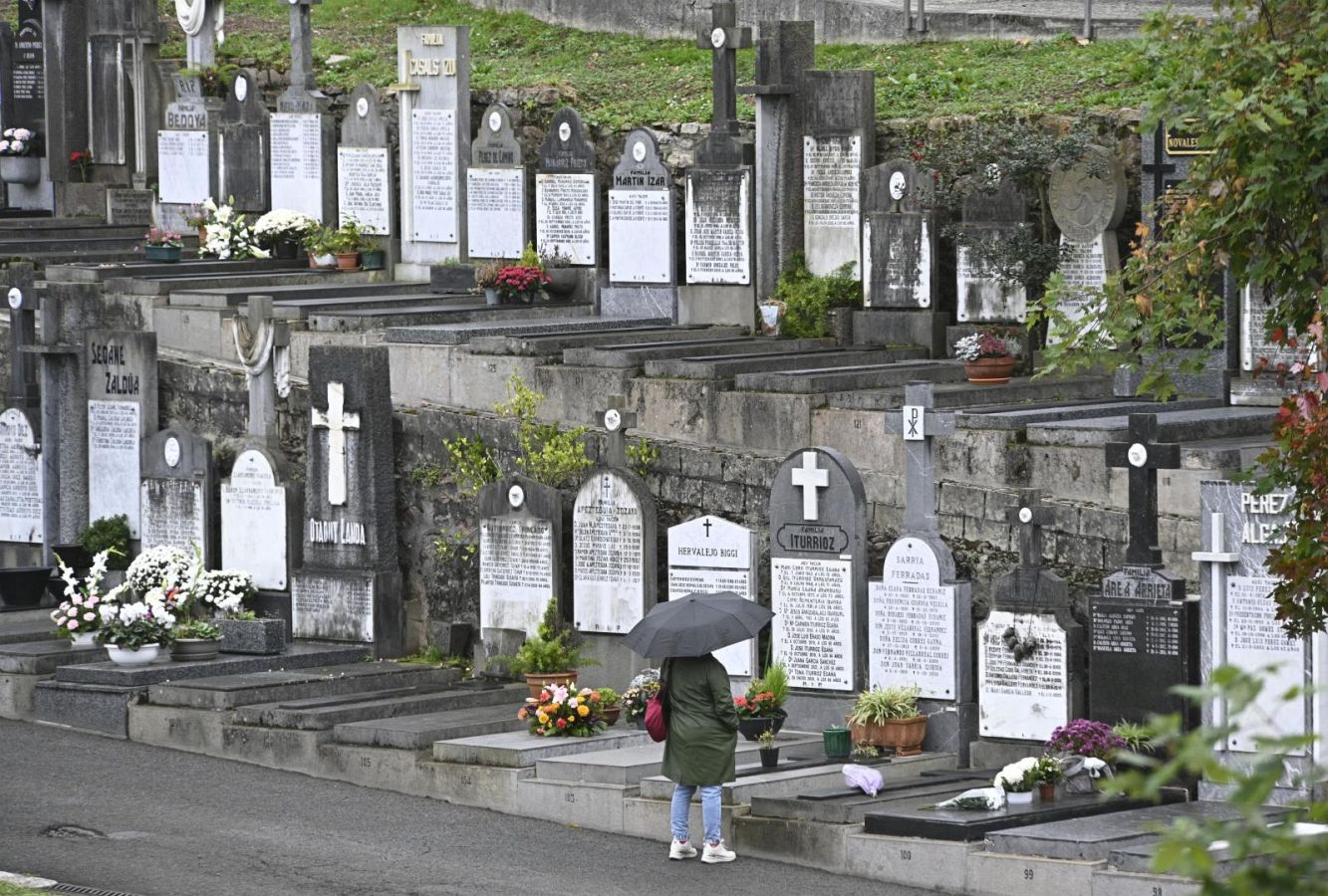 Los guipuzcoanos se acercan a los cementerios