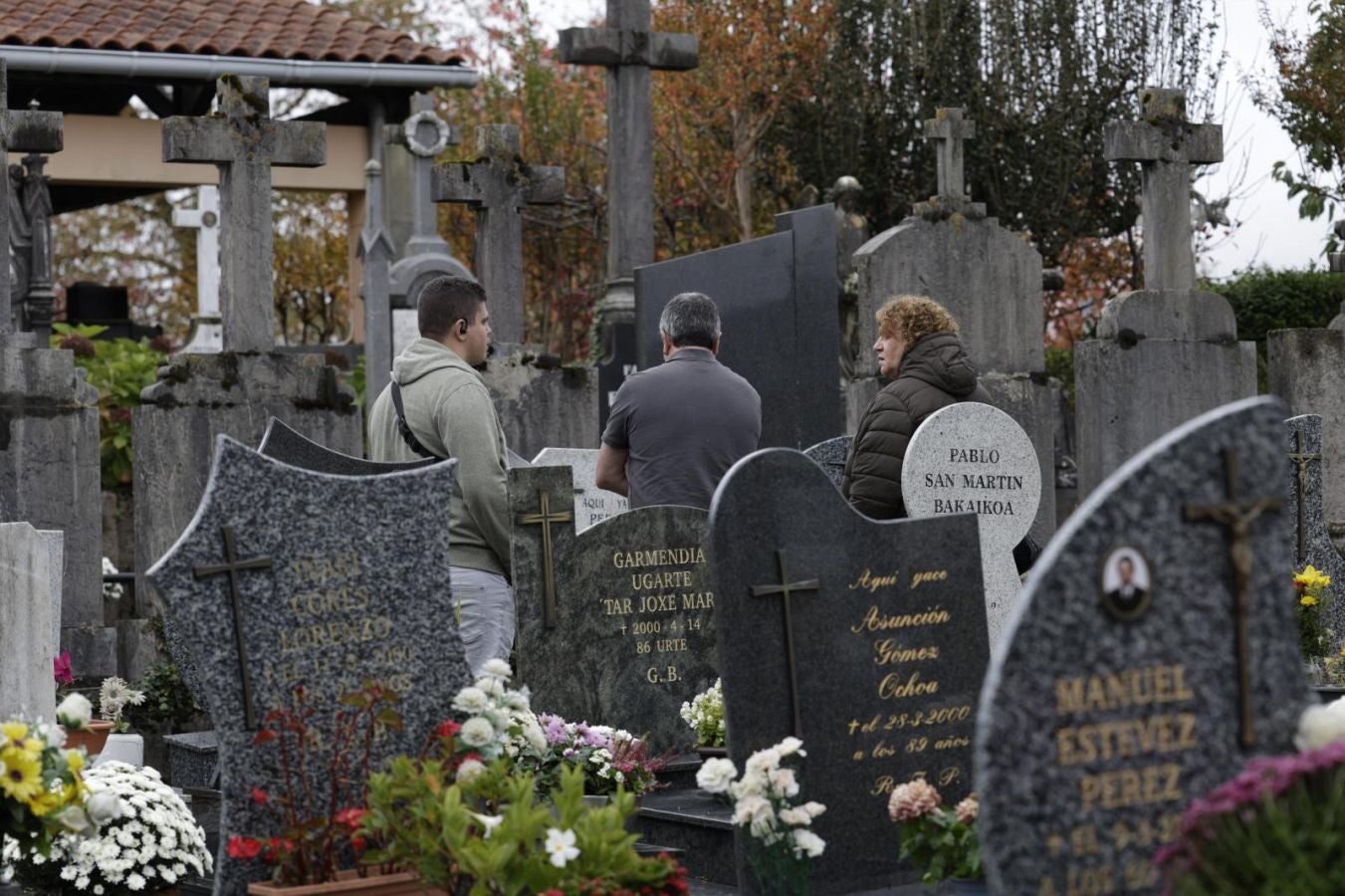 Los guipuzcoanos se acercan a los cementerios