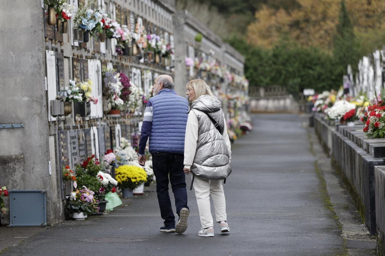 Los guipuzcoanos se acercan a los cementerios