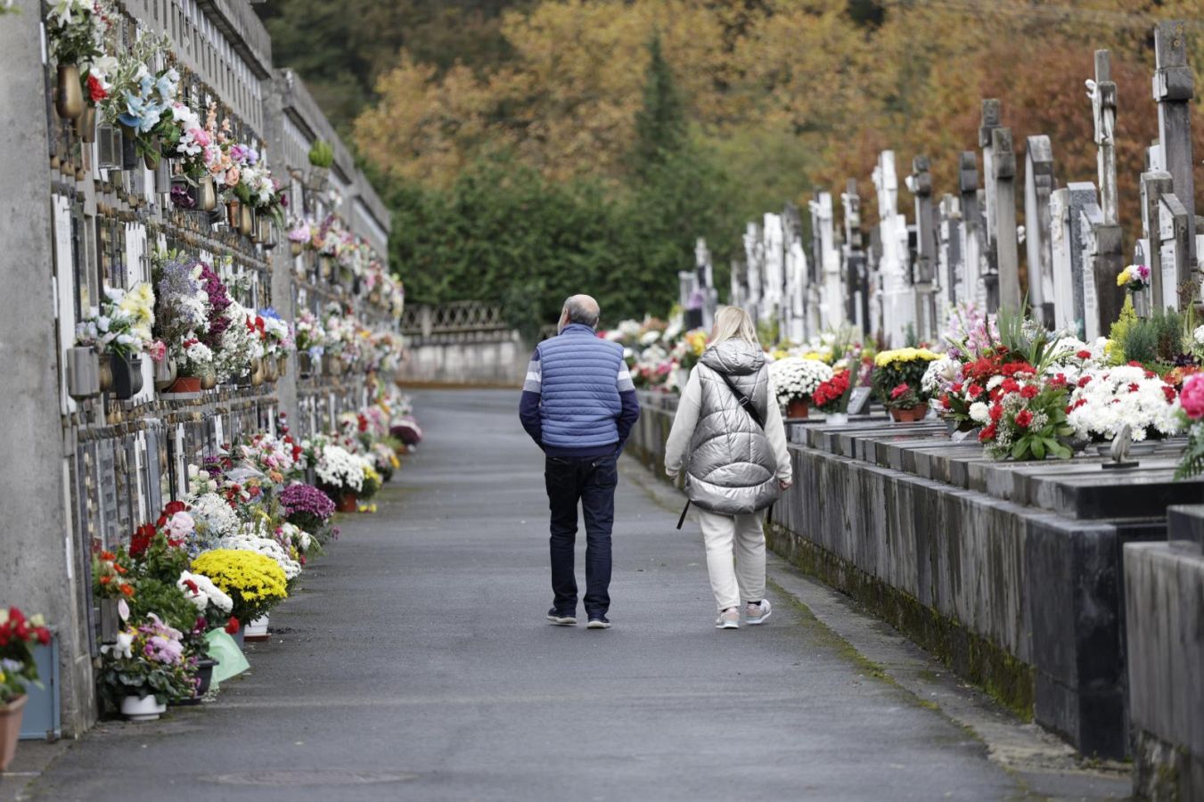Los guipuzcoanos se acercan a los cementerios