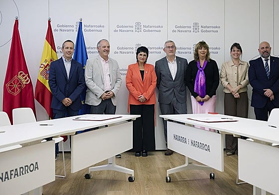 Representantes del Gobierno de Navarra y de EH Bildu.