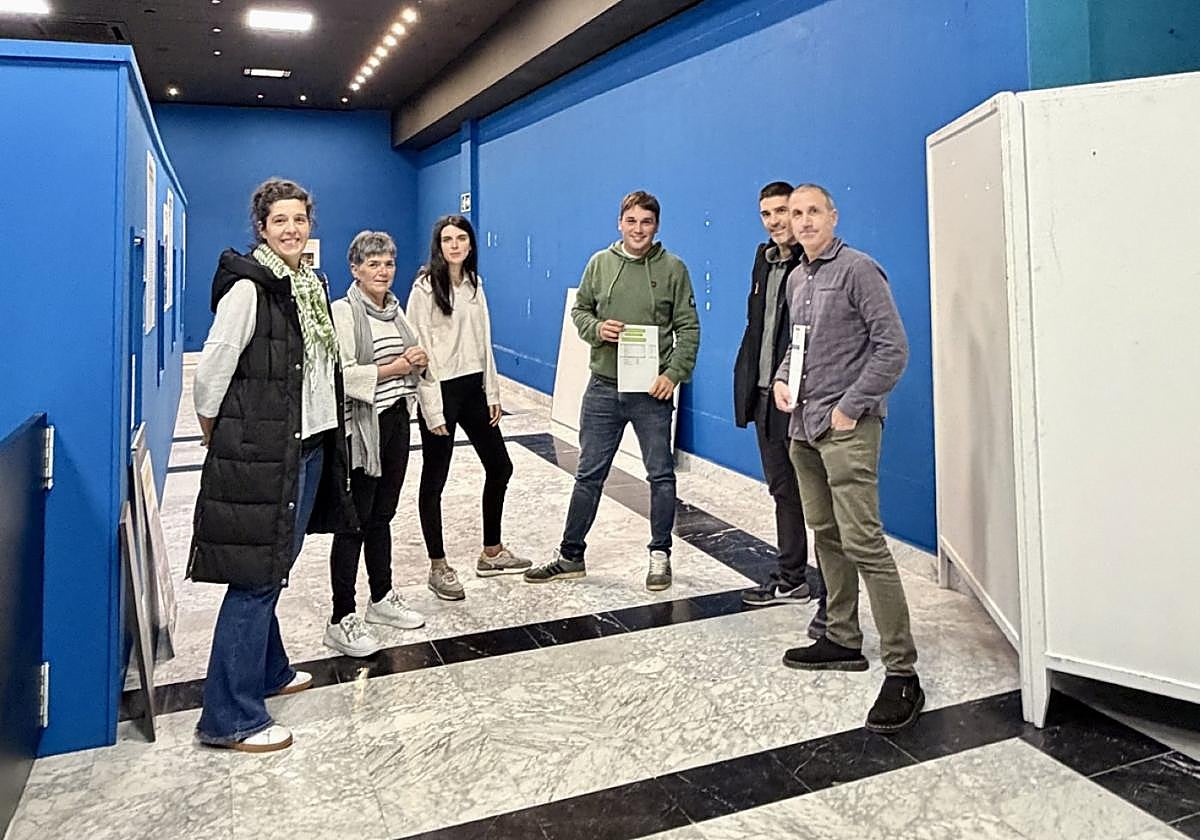 EH BIlduko ordezkariak Turismo Bulego zaharrean.