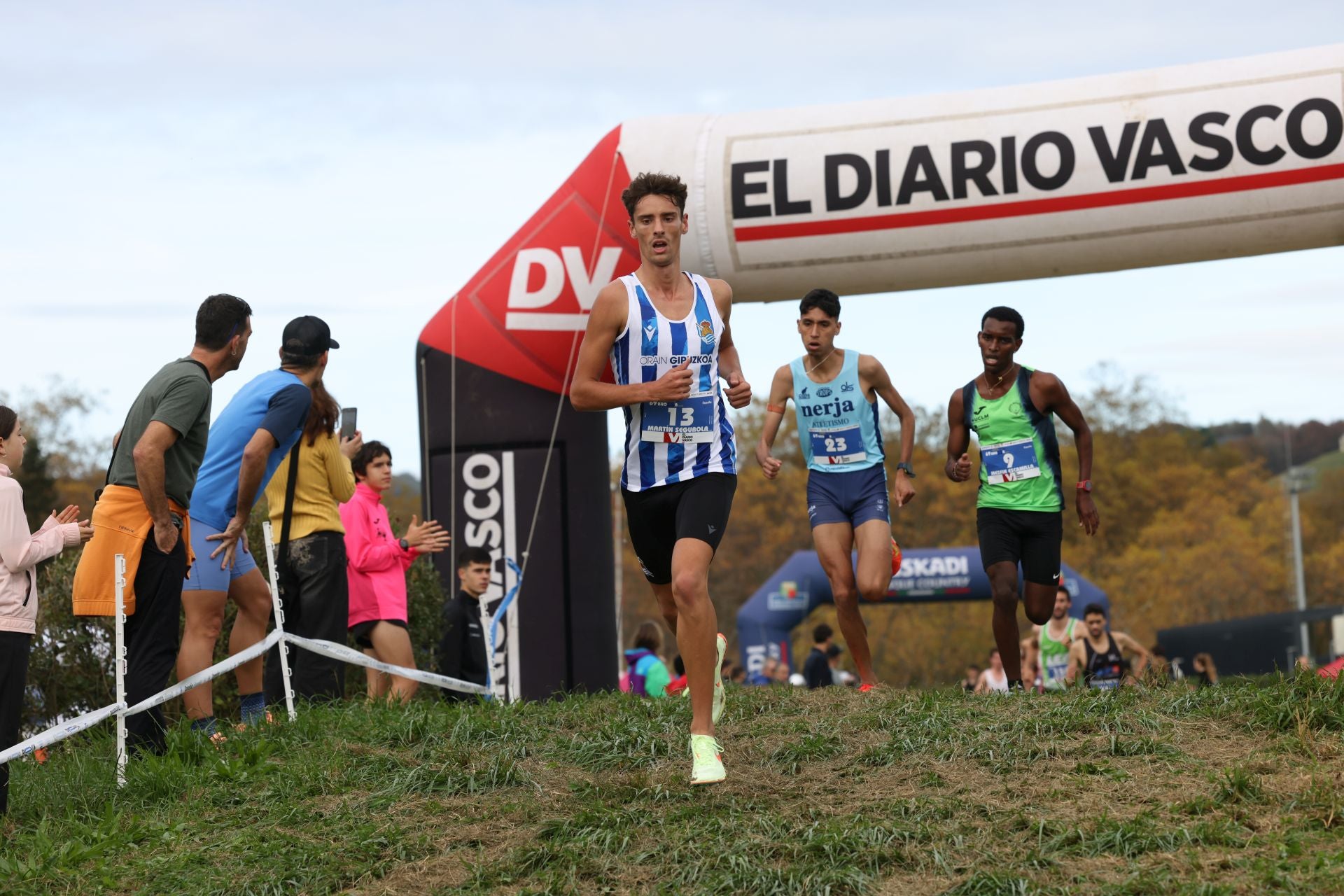 Los atletas kenianos dominan la prueba