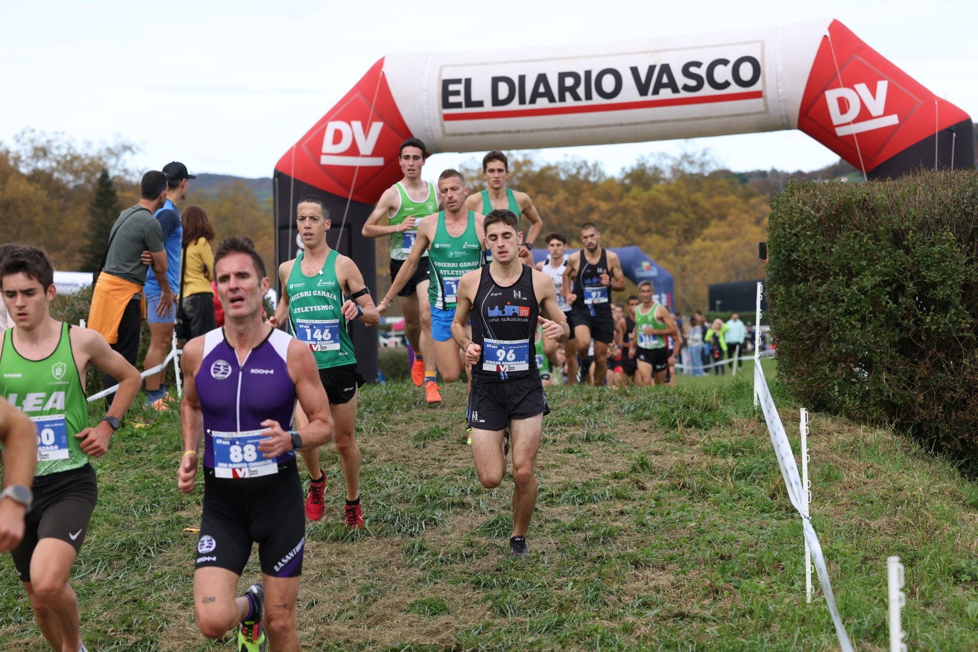 Los atletas kenianos dominan la prueba