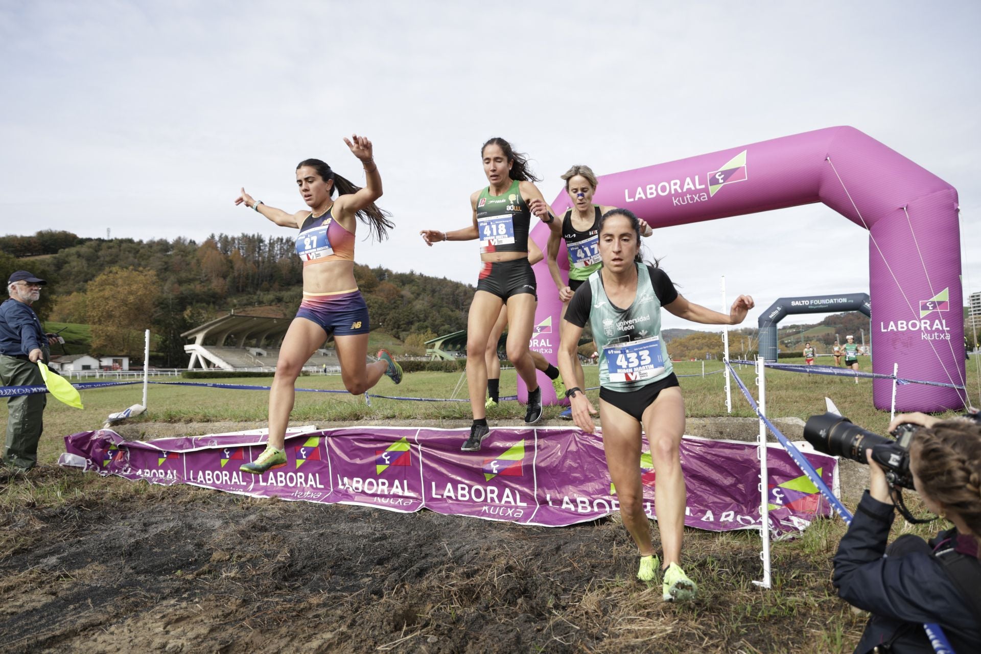 Los atletas kenianos dominan la prueba