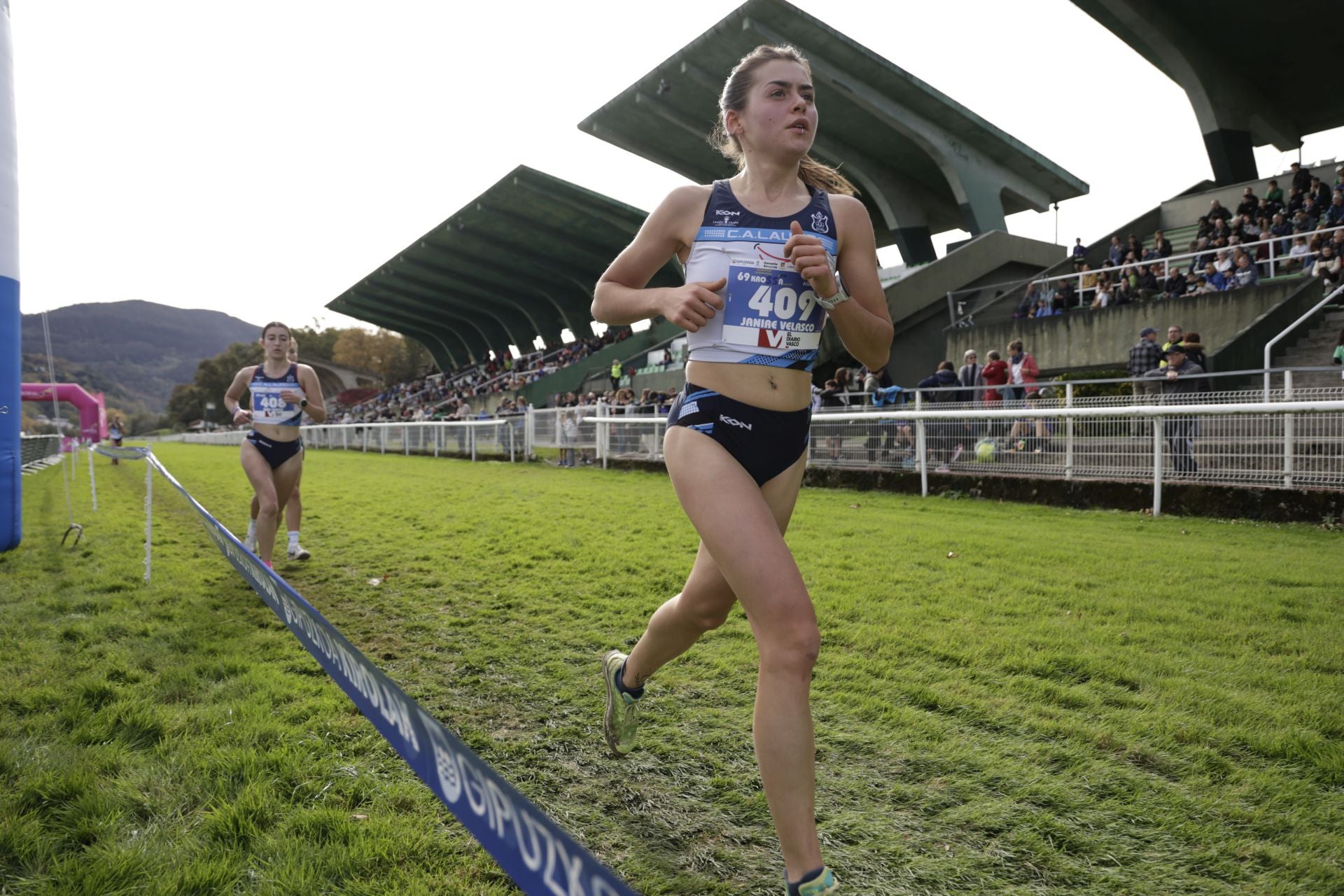 Los atletas kenianos dominan la prueba