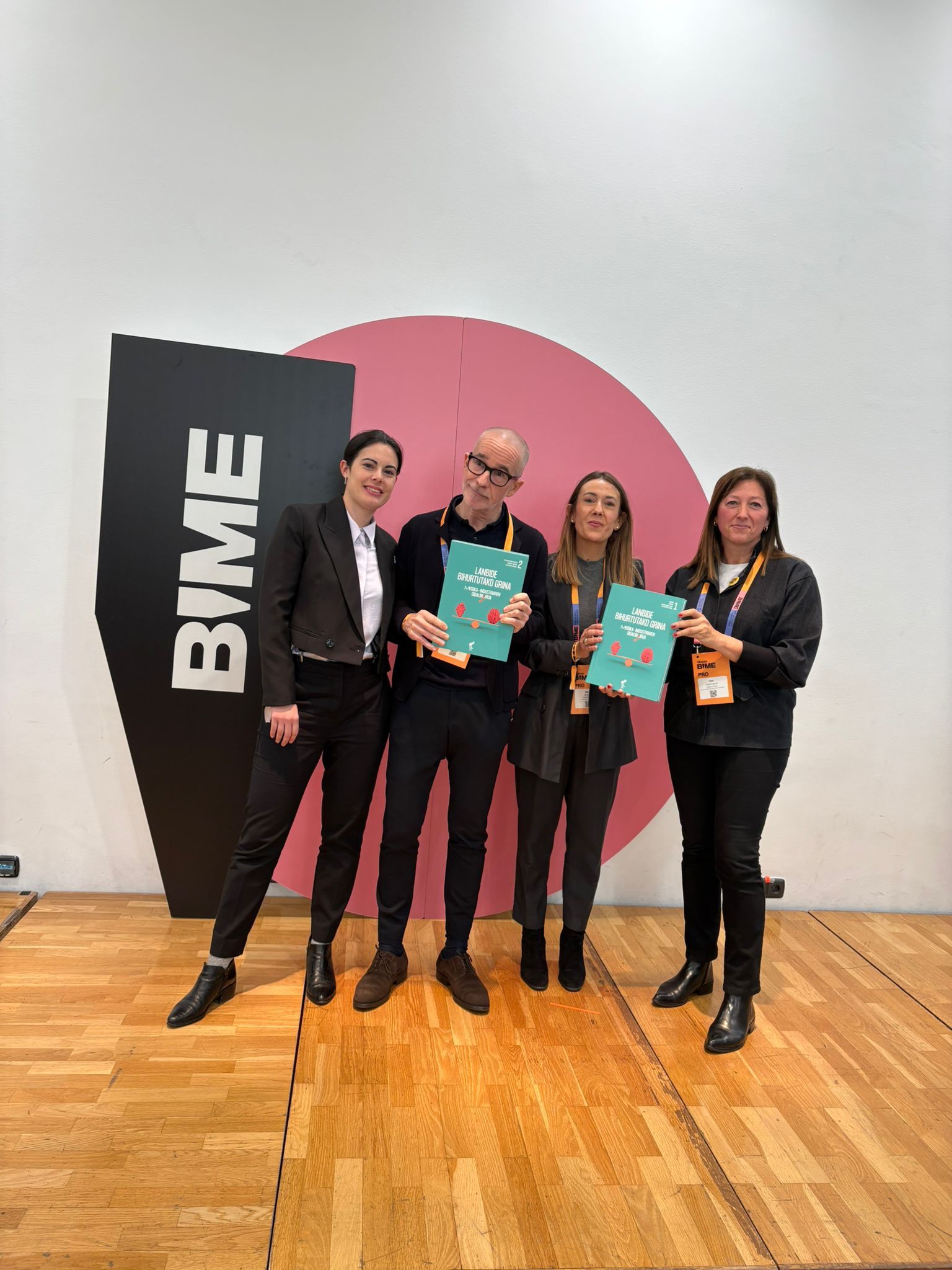 Amaia Santana, Jon Icazuriaga, Nora Sarasola eta Ana Lopez Asensio, liburuaren aurkezpenean.