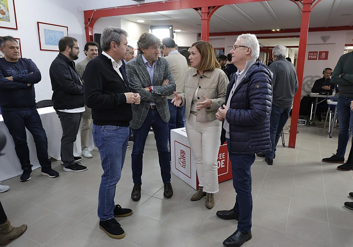 Santano, Andueza, Laborda y Asensio, en el acto de este domingo en Irun.