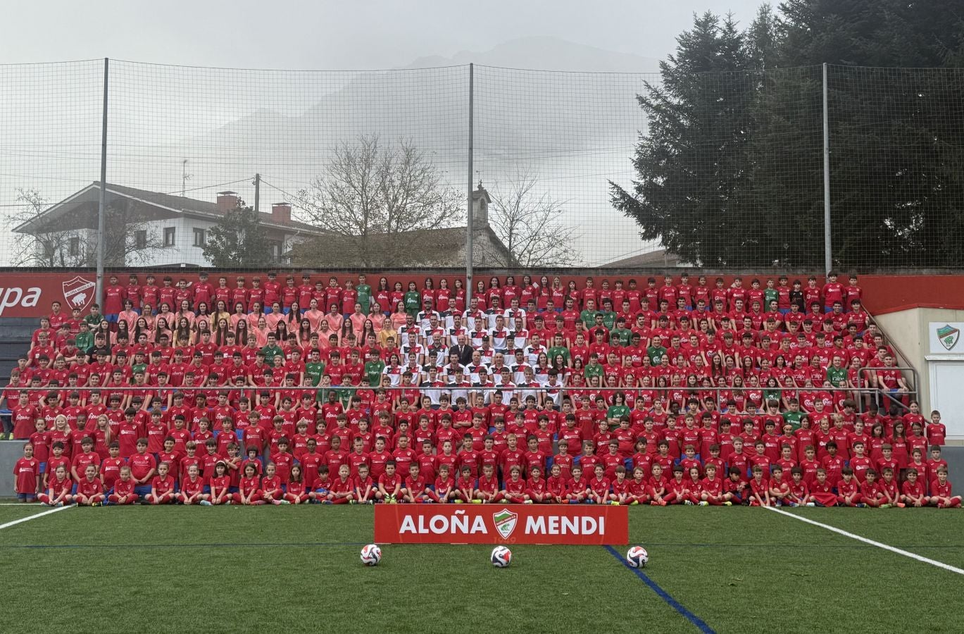 El Aloña Mendi posa en familia