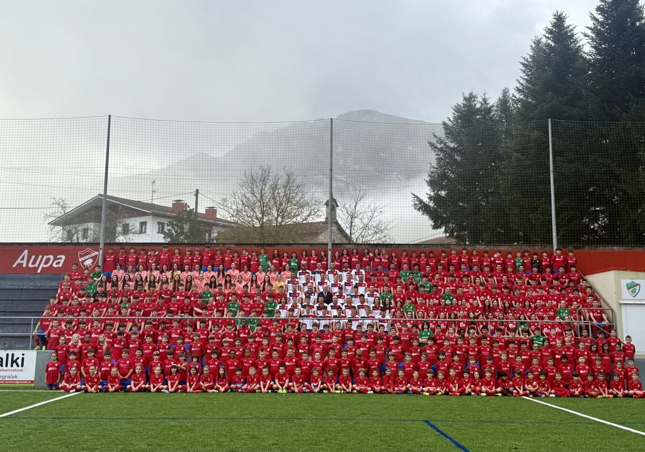 El Aloña Mendi posa en familia