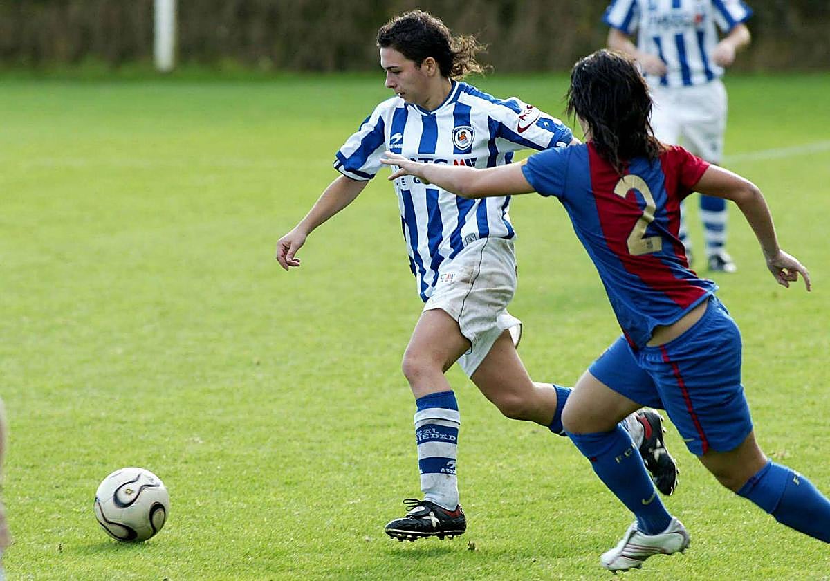 Evelyn regatea a Sara, en la victoria de 2006.