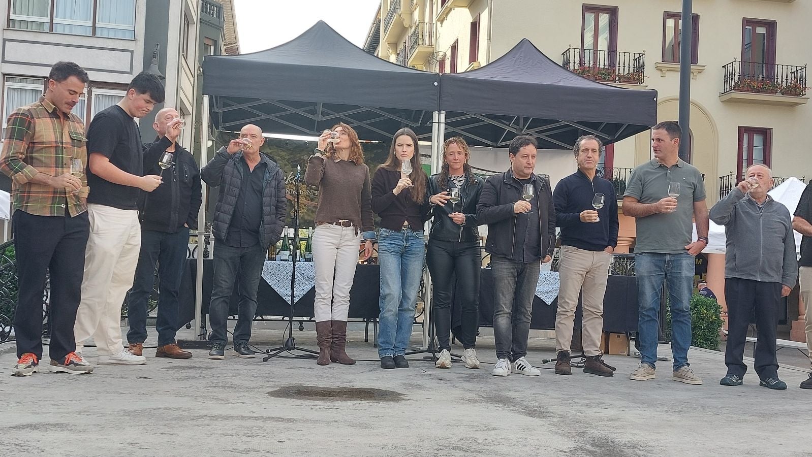 Zarautz brinda por su Txakolin Eguna