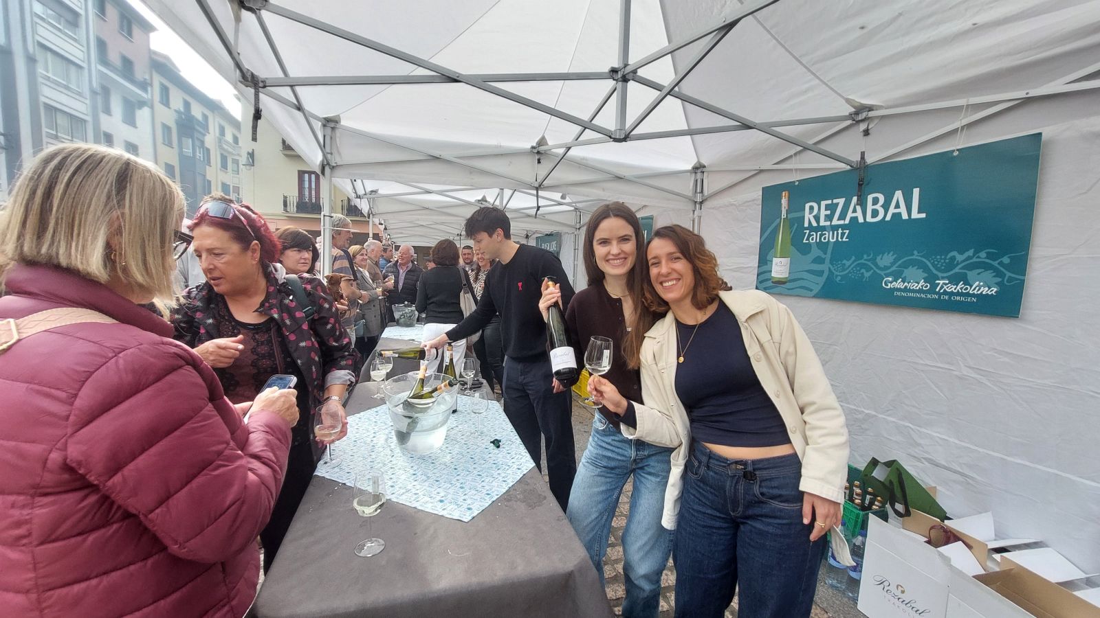 Zarautz brinda por su Txakolin Eguna