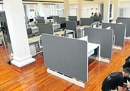 La nueva oficina central de Udalinfo en los bajos del Ayuntamiento y que se abrirá el miércoles 12 dispone de 25 puestos de atención a los ciudadanos.