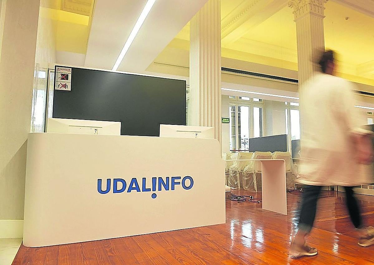 Imagen secundaria 1 - La oficina central de Udalinfo en el lateral del Ayuntamiento abrirá al público el miércoles 12