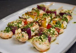 Receta de brochetas de rape y gambas
