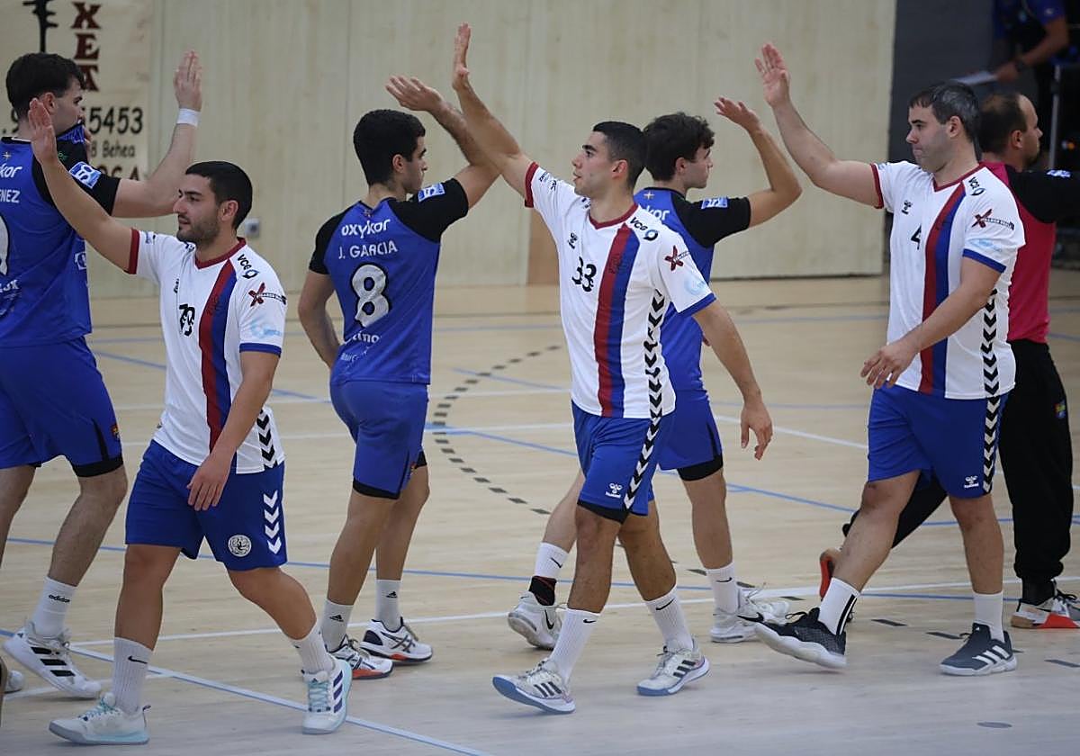 Los equipos sénior del Eibar Eskubaloia han vuelto a completar un fin de semana perfecto con doble victoria armera.