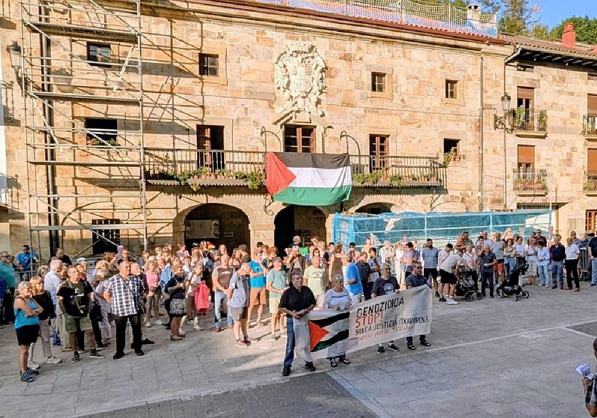 Una de las concentraciones convocadas por el colectivo local para denuncia el genocidio.