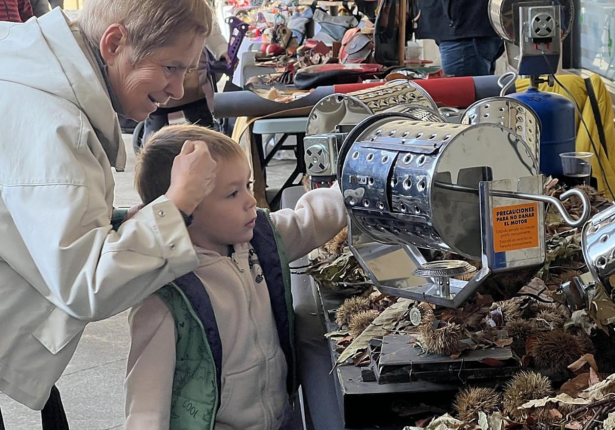 'Tamboriles' para asar castañas de los hermanos Mendiaraz.