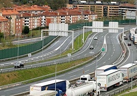 Bifurcación de la AP-8 y la GI-20 a la altura de Oiartzun.