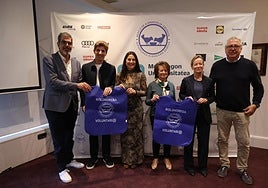 Eneko Goia, Jon Insausti, Idoia Peñacoba, Belén Méndez de Vigo, Eider Mendoza y Carlos Martínez durante el acto.