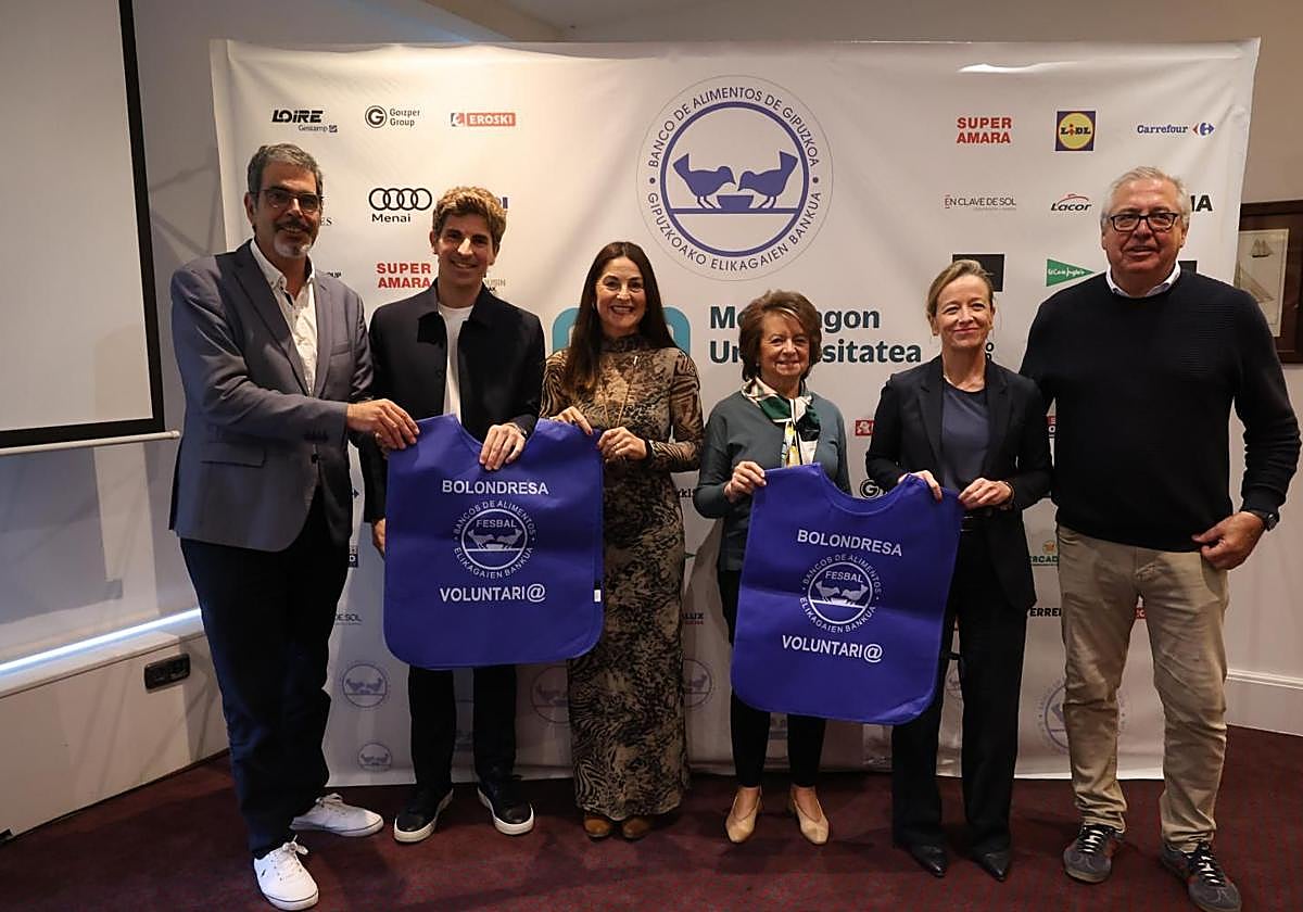 Eneko Goia, Jon Insausti, Idoia Peñacoba, Belén Méndez de Vigo, Eider Mendoza y Carlos Martínez durante el acto.