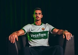 Sorpresa. André Silva, sentado enuna butaca cuando se anunció su fichaje por el Elche.