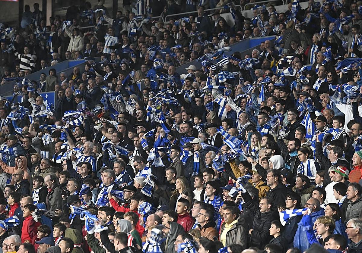 La afición de la Real Sociedad se volcó con su equipo en el derbi, pero con respeto