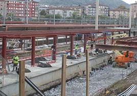 Obras de la futura estación de Irun que acogerá el TAV y la futura conexión con Francia.