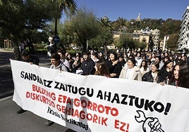 Concentración en Donostia para denunciar el caso de acoso escolar contra la joven sevillana Sandra Peña el pasado mes de octubre.