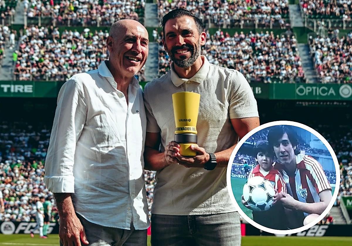 El propio Manu Sarabia entregó a su hijo Eder el trofeo al mejor entrenador de la Liga del mes de septiembre.