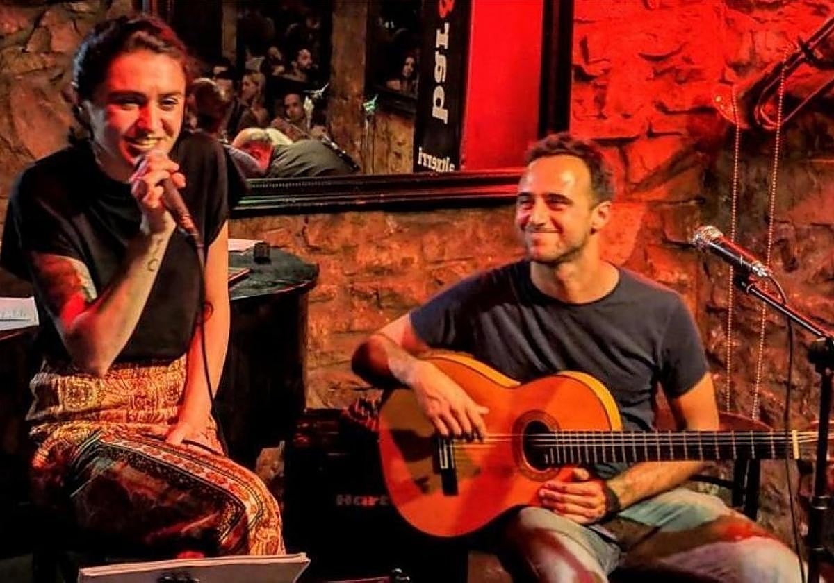 El dúo donostiarra Szamana amenizará este viernes la cena en Itxaslur taberna.