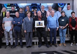 Argazki lehietan hautatuak izan diren irudien egileak.